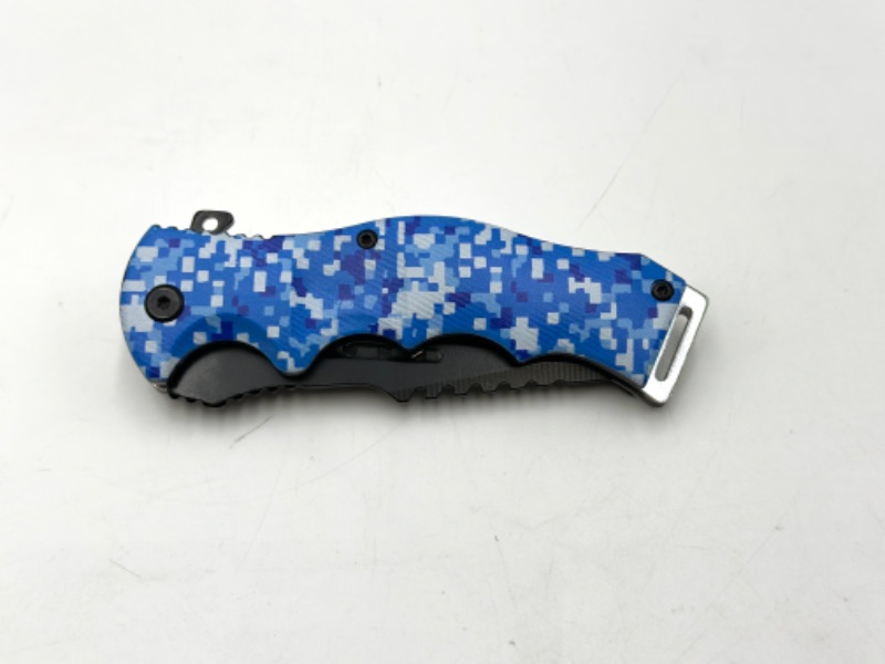 Photo 2 of BLUE CAMO POCKET KNIFE NEW