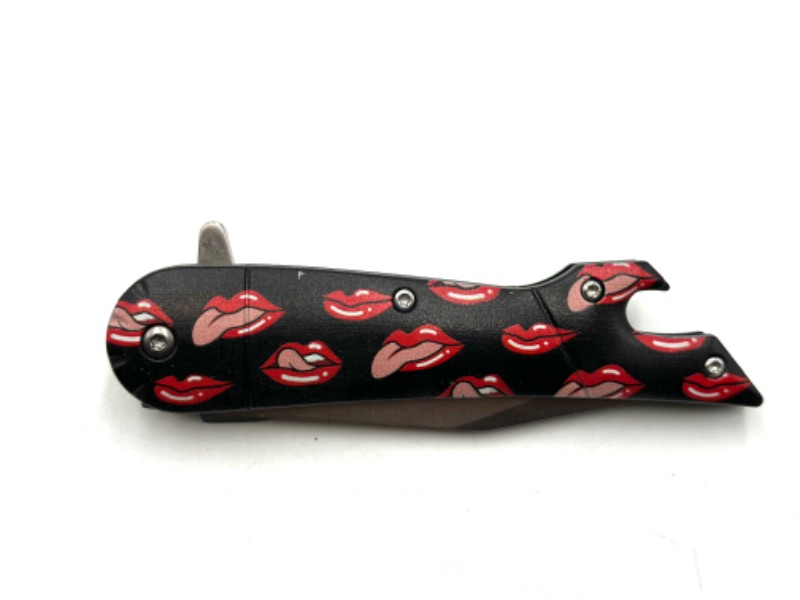 Photo 2 of LIPS DESIGNED POCKET KNIFE NEW