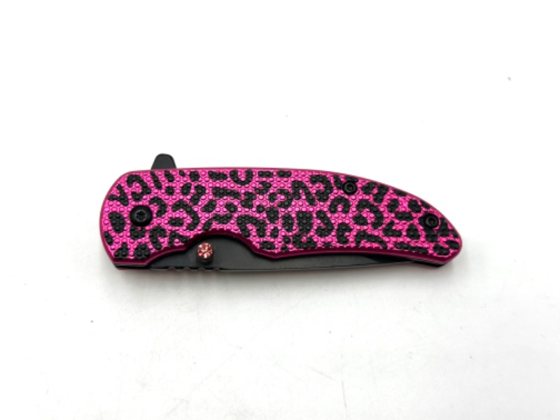 Photo 2 of PINK CHEETAH DESIGN AND RHINESTONE FALCON POCKET KNIFE NEW