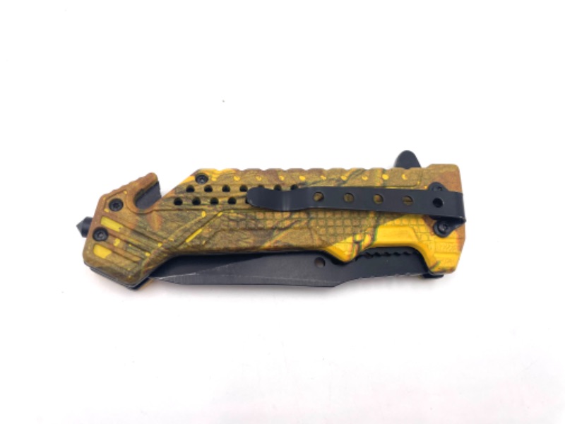 Photo 3 of STINGER YELLOW LEAF CAMO POCKET KNIFE WITH WINDOW BREAKER AND SEATBELT CUTTER NEW 