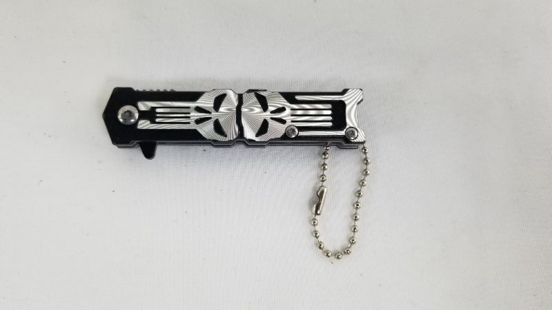 Photo 2 of BLACK SKULL KEYCHAIN MINI POCKET KNIFE NEW 