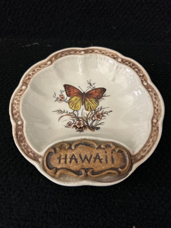 Photo 1 of Vintage Treasure Craft Hawaii small bowl or ashtray measures 5 inches across