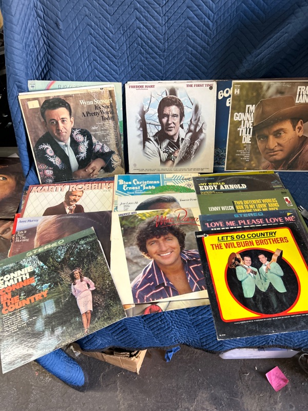 Photo 2 of 25 Country record albums 