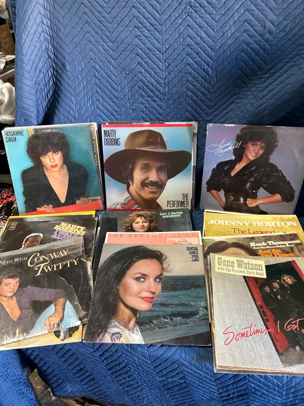 Photo 2 of 25 Country record albums 