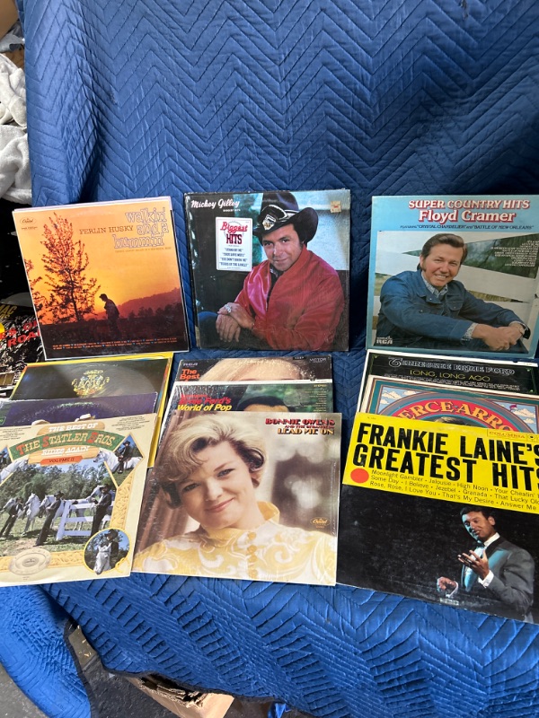 Photo 1 of 25 Country record albums 