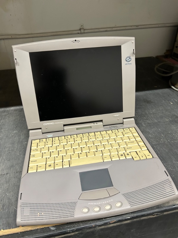 Photo 1 of Vintage Compaq Presario 1020 laptop untested no cords