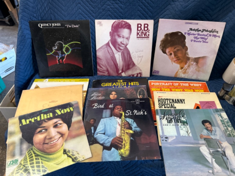 Photo 1 of lot of 25 records 