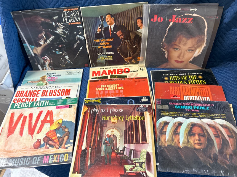 Photo 1 of lot of 25 records 