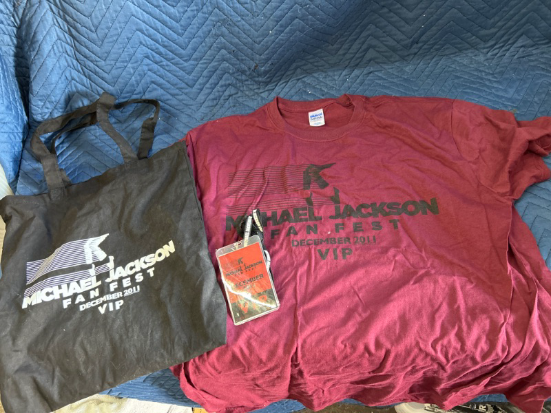 Photo 1 of Lot of 6 Michael Jackson Fan Fest includes 6 XL T-shirts, 6 tote bags and 6 lanyards 