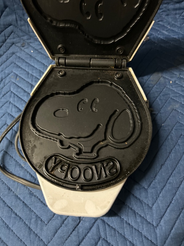 Photo 2 of Snoopy waffle iron 