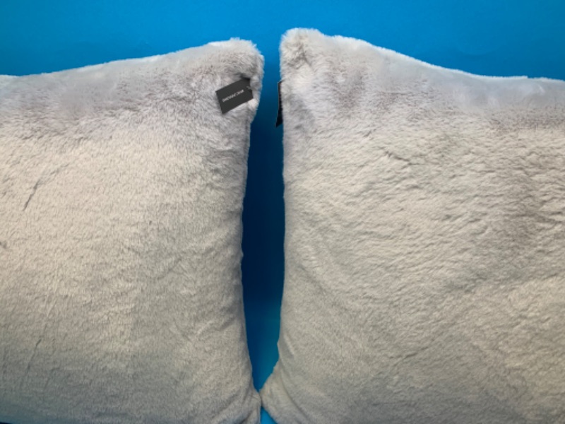 Photo 2 of 461705…2 xxlarge  24 x 24 fluffy toss pillows 