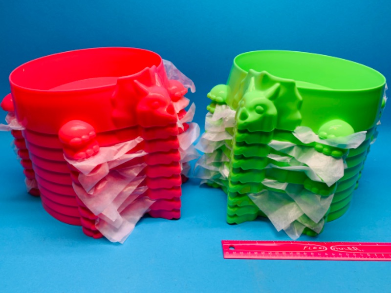 Photo 2 of 461949.. 18 plastic Dino bowls 