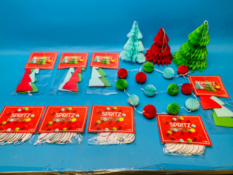 Photo 1 of 462293… Christmas honeycomb decorations - 8 packs 