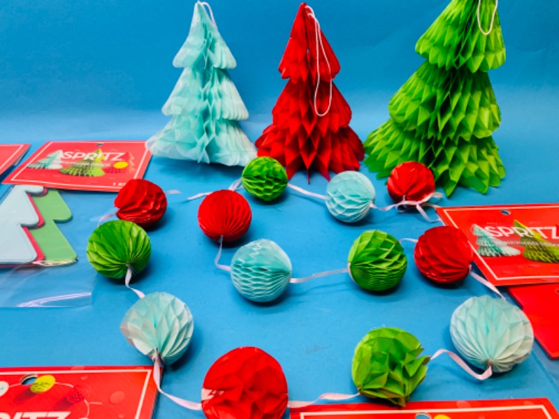 Photo 2 of 462293… Christmas honeycomb decorations - 8 packs 