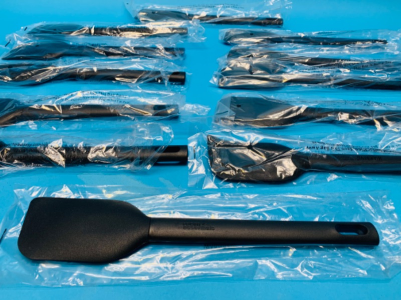 Photo 1 of 462300… 12 silicone spatulas 