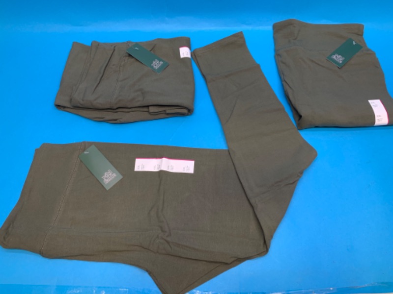 Photo 1 of 494558…3 pairs of leggings size xxl 