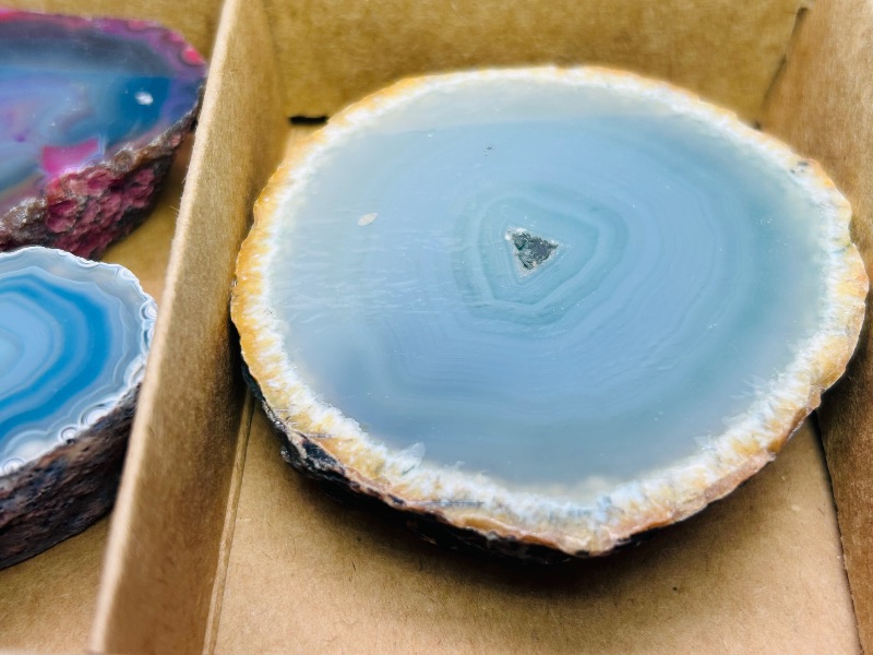Photo 1 of 494966… 4 thick agate slices in gift box 