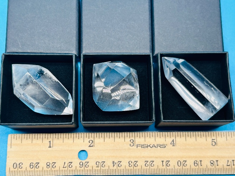 Photo 1 of 494988… 3 small crystals in gift boxes 