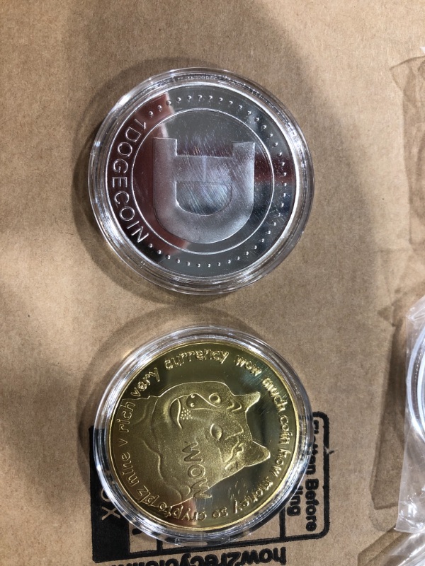 Photo 4 of 5 pack-- Dogecoin Coins Commemorative 2021 New Collectors Gold/Silver Plated Doge Coins, Gold Dogecoin Coins Commemorative 
