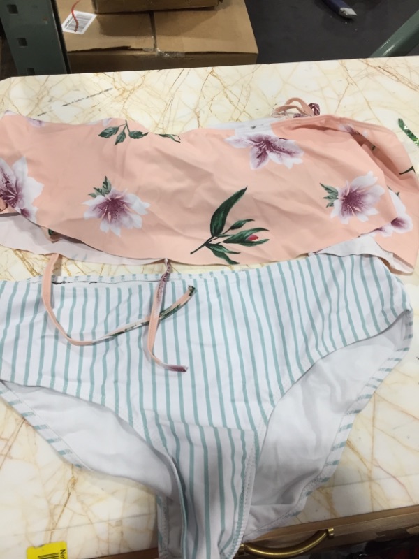 Photo 1 of Pink and GREEN Flower top
White and Green Bottom
SIZE 1X