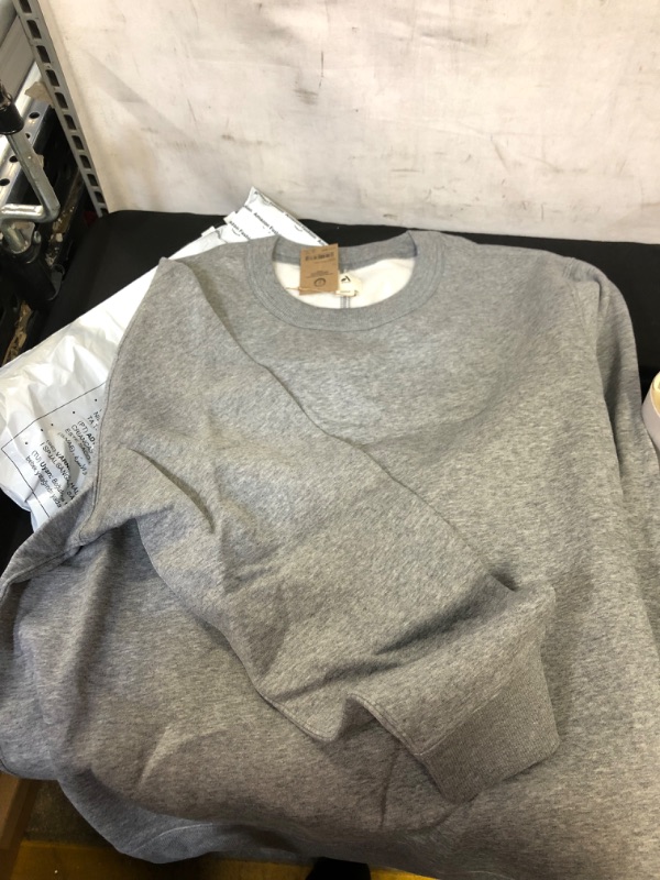 Photo 3 of Amazon  Men's Fleece Crewneck Sweatshirt
SIZE XXL