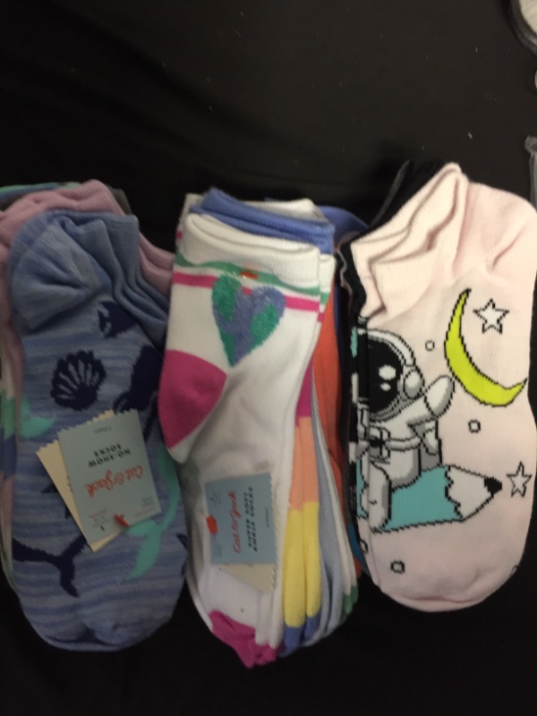 Photo 2 of 
Socks - Cat & Jack™ SIZE 3-10 LARGE (Colors & Design May Vary)
***MAY NOT BE SAME DESIGN AS LIVE PICTURE***
