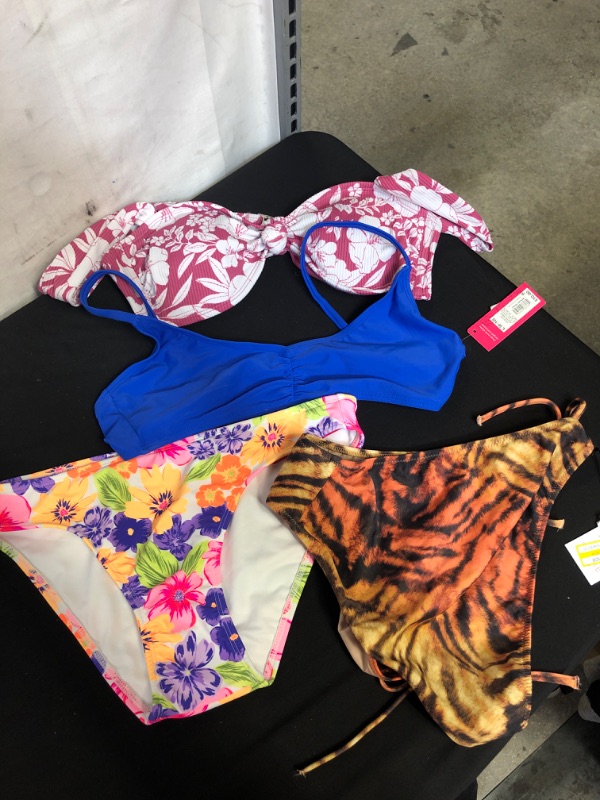 Photo 1 of 4 PC, WOMENS SWIMSUIT TOPS AND BOTTOMS, SIZE LARGE