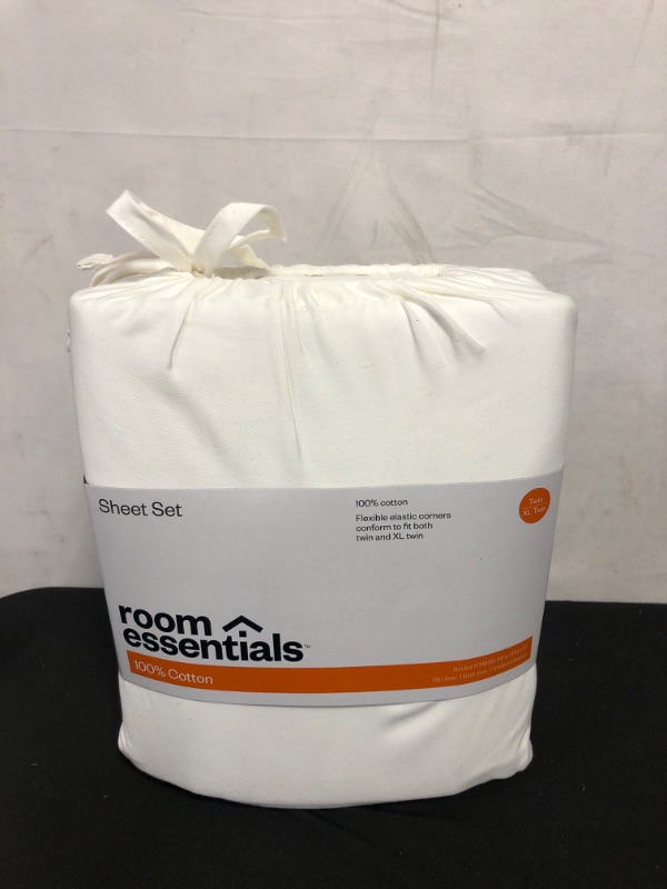 Photo 2 of 100% Cotton Sheet Set - Room Essentials™
TWIN/XL TWIN 
1 FLAT SHEET 1 FITTED SHEET 1 STANDARD PILLOWCASE