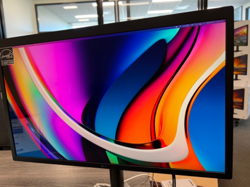 Photo 2 of LG 27'' Class UltraFine™ 5K IPS LED Monitor (27'' Diagonal) only works with Mac