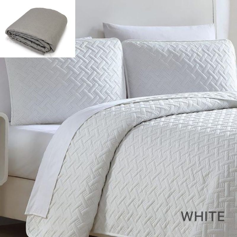 Photo 1 of PINSONIC REVERSIBLE QUEEN QUILT SOFT TOUCH GSM FABRIC NEW COLOR WHITE $52.96