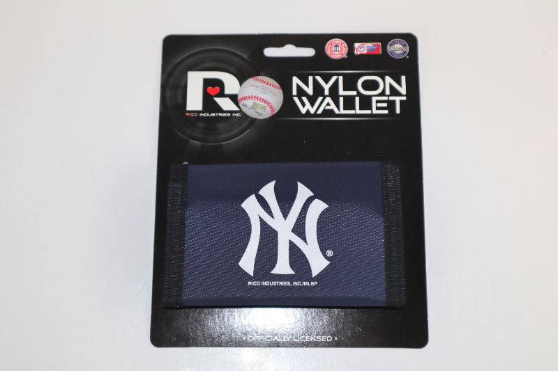 Photo 1 of  NEW YORK YANKEES BLUE NYLON WALLET NEW $10.99