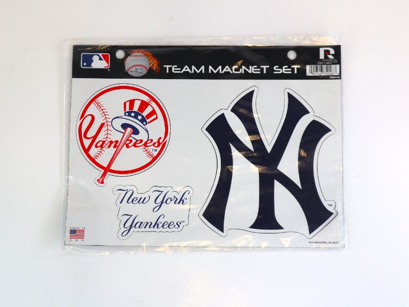 Photo 1 of  NEW YORK YANKEES 3 SET MAGNETS NEW $ 14.95