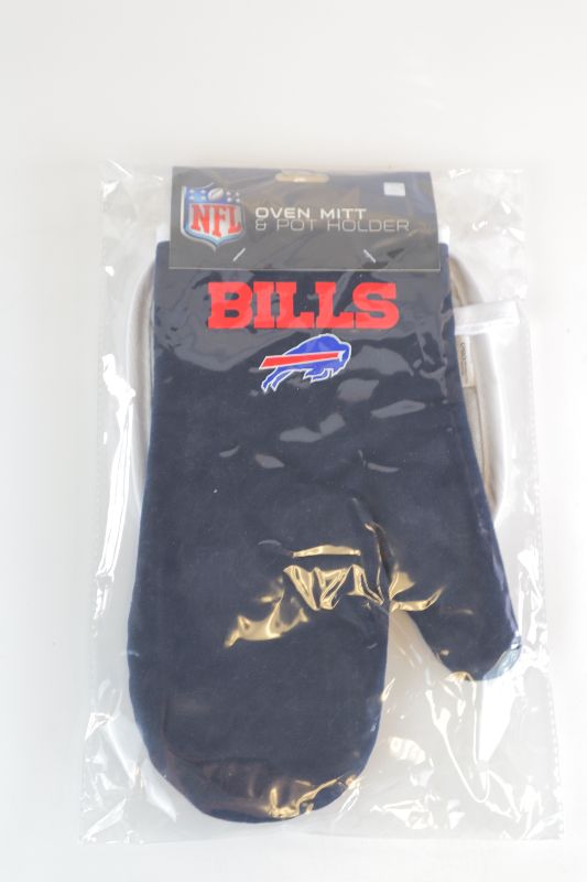 Photo 1 of BUFFALO BILLS OVEN MITS NEW $19.95