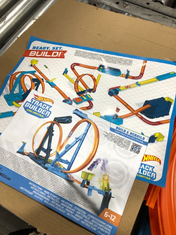 Photo 3 of Hot Wheels Track Builder Unlimited Infinity Loop Kit with Adjustable Set-Ups & Jump That Flips Cars into Catch Cup for Kids 6 to 12 Years Old with One 1:64 Scale Hot Wheels Vehicle
