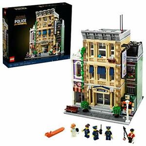 Photo 1 of LEGO Police Station 10278 
