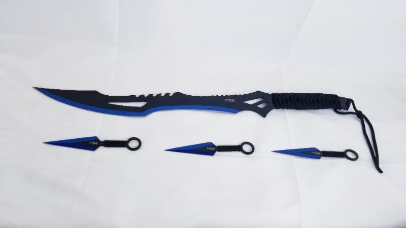 Photo 2 of TATICAL RAZOR SWORD WITH 3 THROWING KNIVES NEW