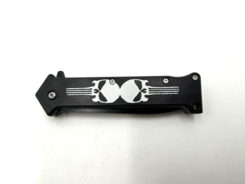 Photo 2 of BLACK SKULL DESIGN POCKET KNIFE NEW