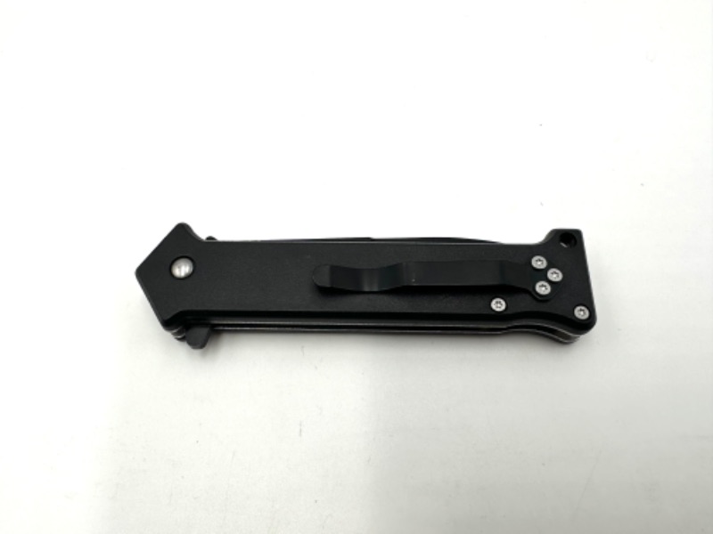 Photo 3 of BLACK SKULL DESIGN POCKET KNIFE NEW