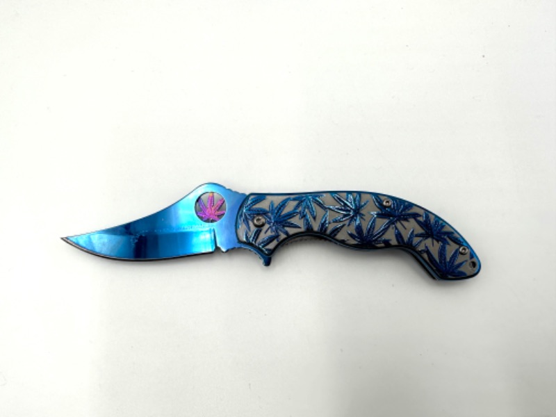 Photo 1 of BLUE HEMP LEAF DESIGN POCKET KNIFE NEW