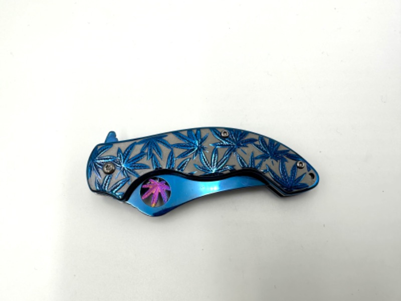 Photo 2 of BLUE HEMP LEAF DESIGN POCKET KNIFE NEW