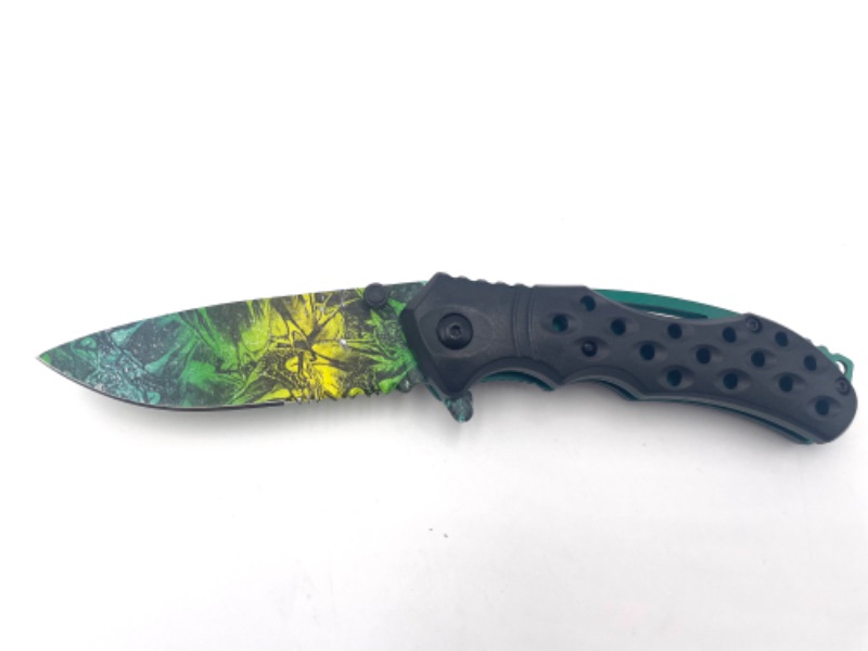 Photo 2 of BLACK HANDLE WITH GREEN BLUE SNAKE BLADE POCKET KNIFE NEW 