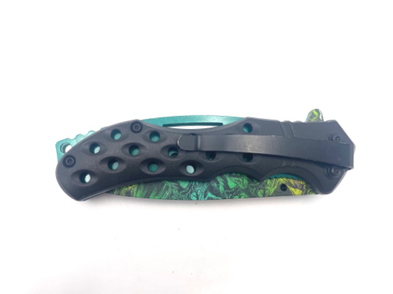 Photo 3 of BLACK HANDLE WITH GREEN BLUE SNAKE BLADE POCKET KNIFE NEW 