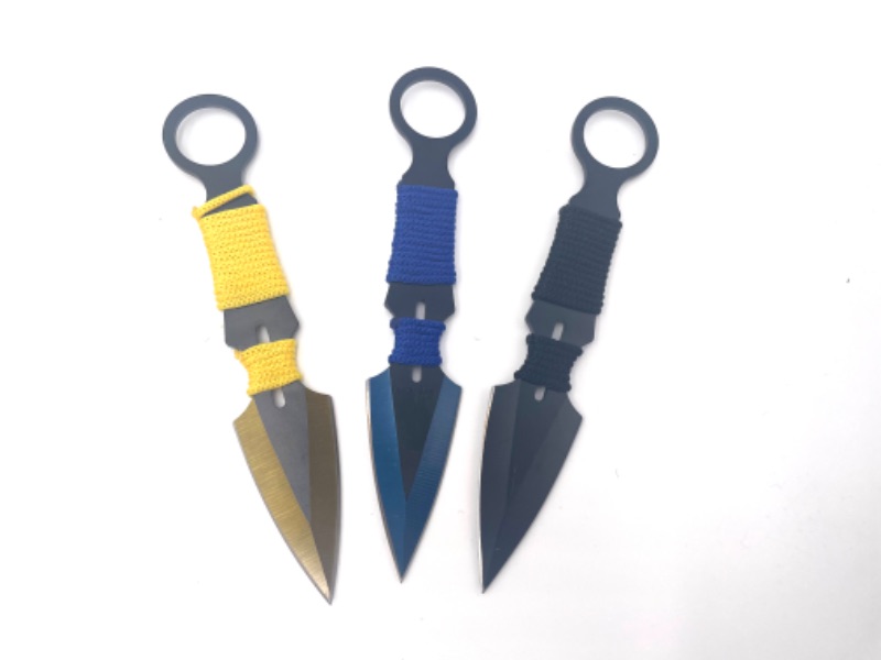 Photo 1 of SET OF 3 2.5 INCH BLADE BLACK BLUE YELLOW THROWING KNIVES WITH BLACK CASE NEW 