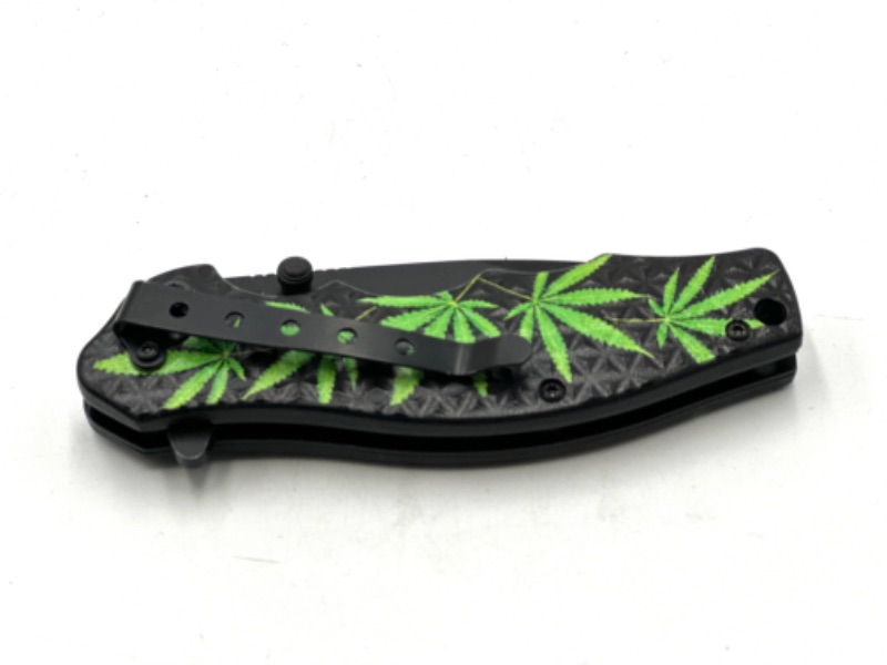 Photo 3 of BLACK AND GREEN HEMP FLOWER POCKET KNIFE NEW