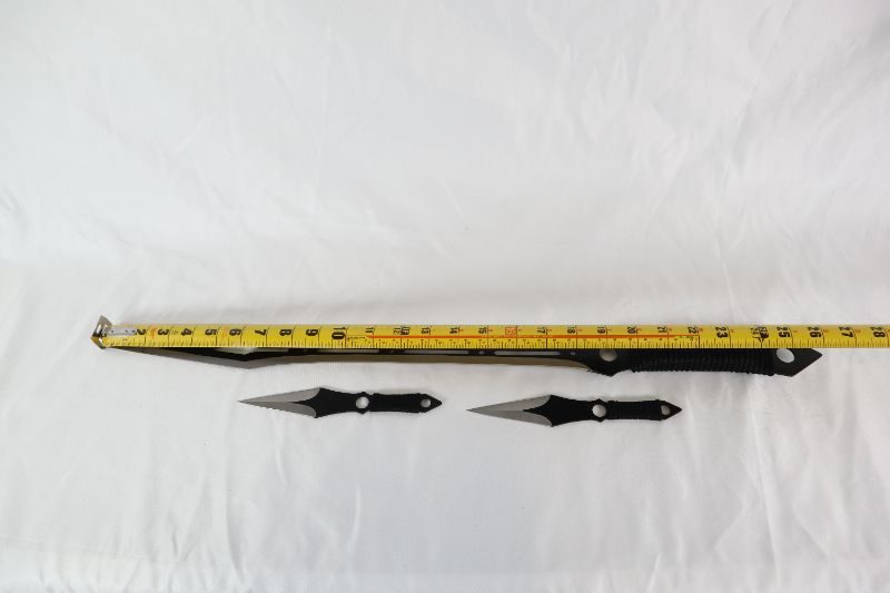 Photo 2 of DUAL SIDED FANTASY SWORD WITH 7.5 INCH THROWING NIVES NEW 