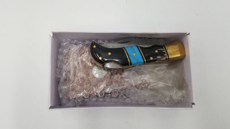 Photo 3 of DAMASCUS STEEL 3.75 INCH TURQUOISE AND HORN POCKET KNIFE WITH CASE NEW