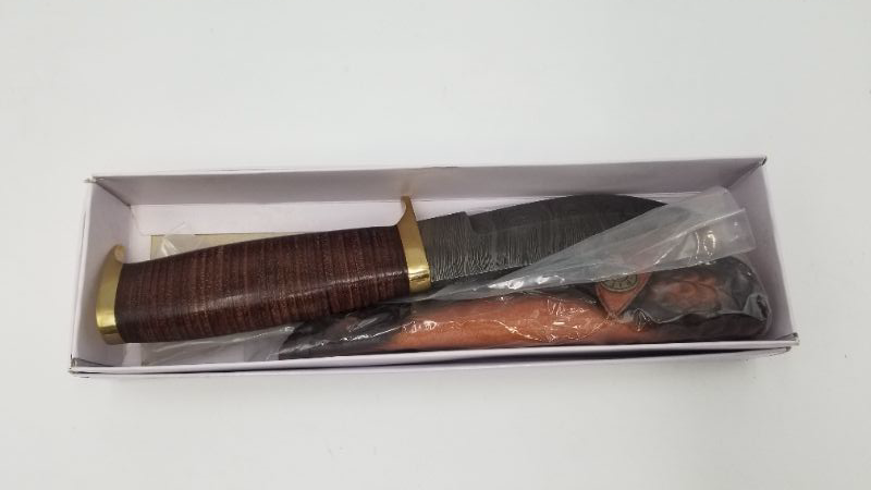 Photo 3 of DAMASCUS STEEL 9.25 INCH LEATHER STACKED FTR HUNTING KNIFE WITH CASE NEW