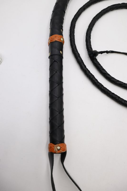 Photo 4 of 9 FOOT HANDMADE LEATHER WHIP NEW