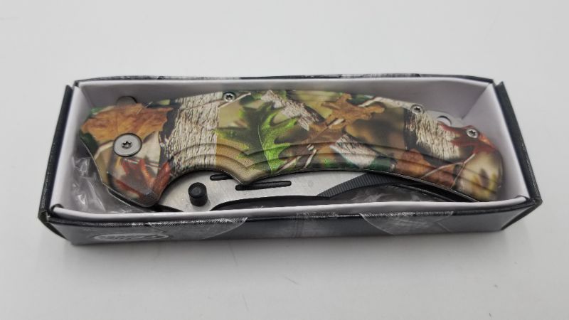 Photo 3 of Leaf Camo Pocket Knife new 