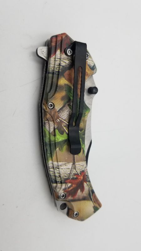 Photo 2 of Leaf Camo Pocket Knife new 